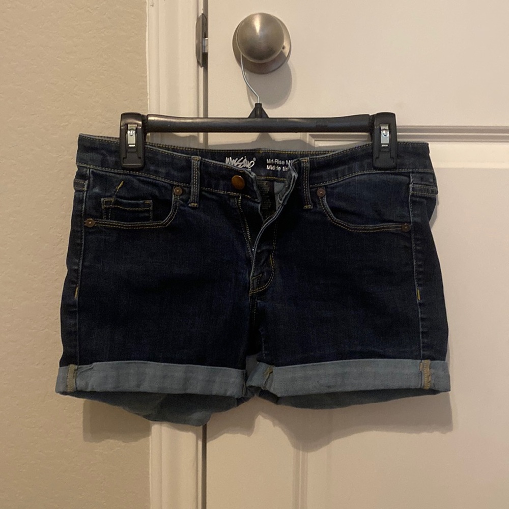 Mid rise Jean shorts